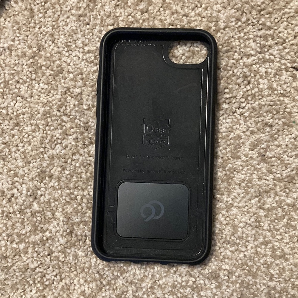 Black iPhone SE case